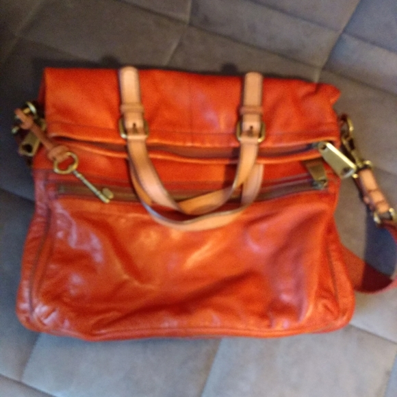 Fossil Explorer Leather Foldover Tote - Picture 2 of 6